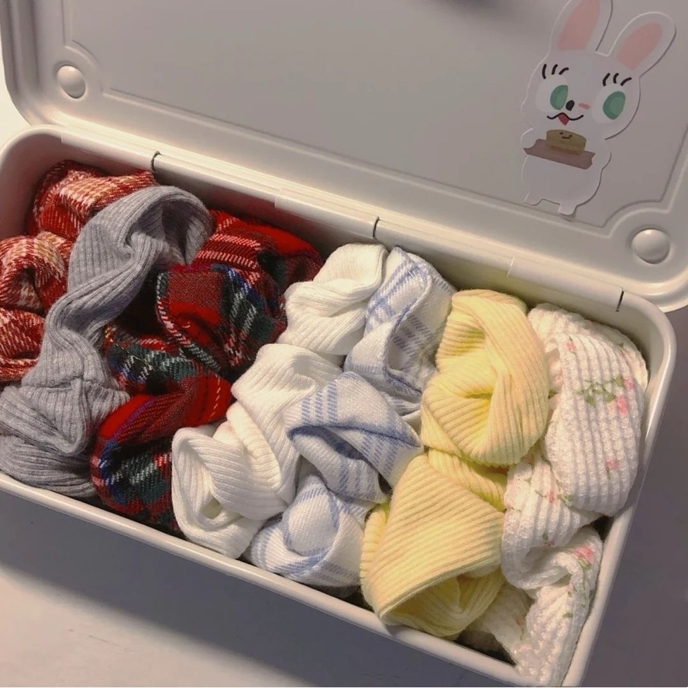 [Brandy Melville style] bundle of 7 scrunchies